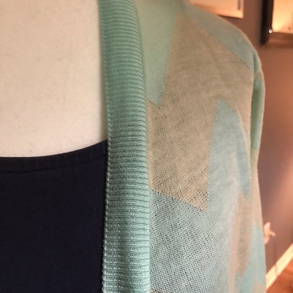 Gorgeous mint green and tan sweater size L - Picture 2 of 5
